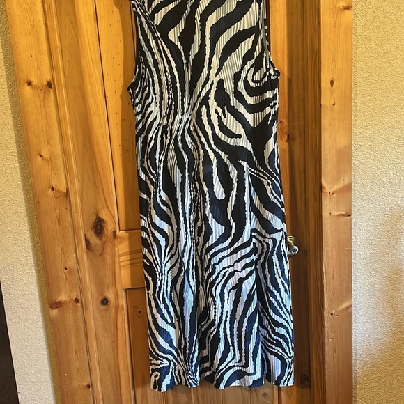 Jennie & Marlis Blue and White Zebra Print Beaded Women's Top - Picture 6 of 8